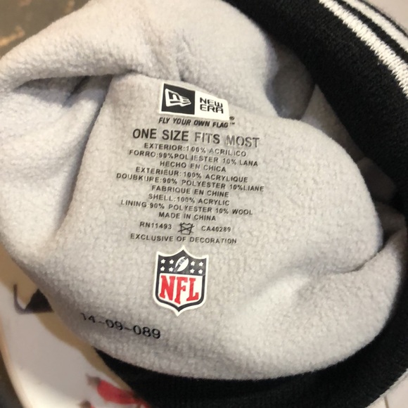 New England Patriots NFL Sports Fleece Pom Knit Cap Hat Black & White Men’s OSFA - Picture 3 of 3